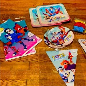 T.O.T.S NEW NEVER USED PARTY SUPPLIES